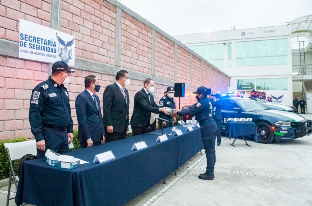 Listo el manual para uso de cámara corporal en policías - Capital Estado de  México
